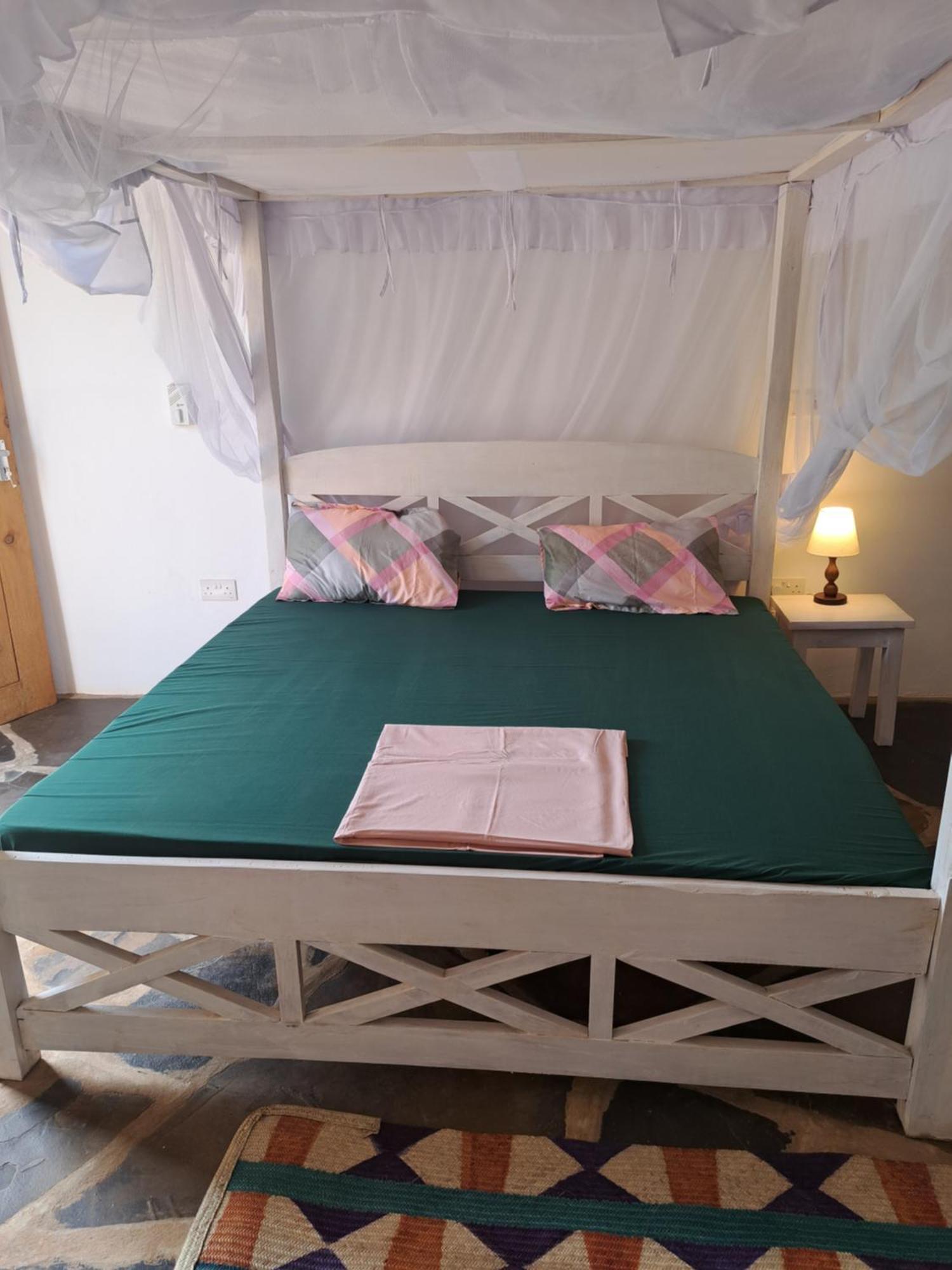 Diani Yoga Barn Bed & Breakfast Ukunda Exterior photo